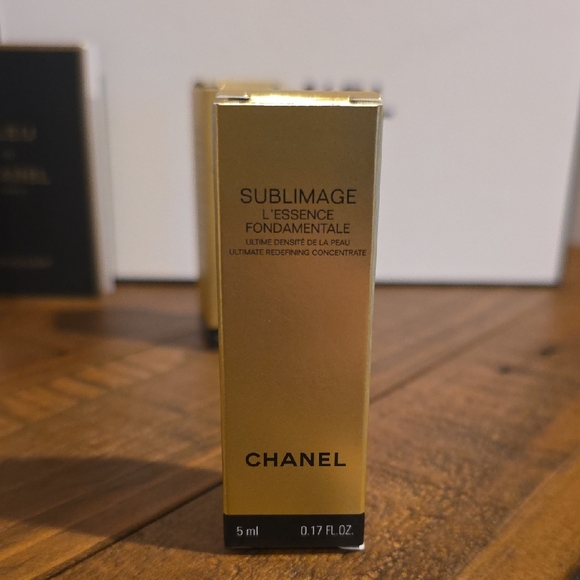 CHANEL Skincare Sample Set - Picture 10 of 15